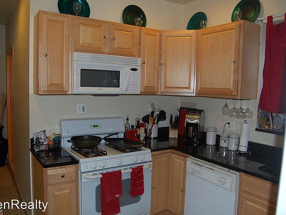 3rd image of 1525 W Morse Ave APT 1F