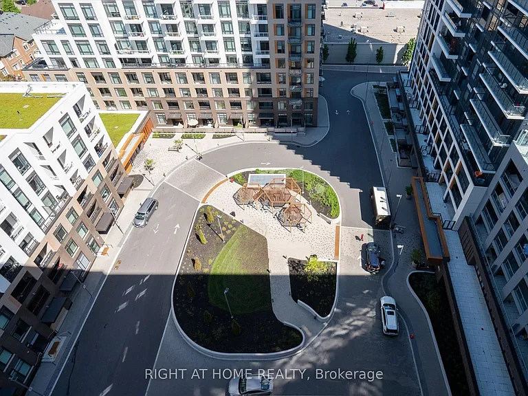 7950 Bathurst St #1424 — Photo 23