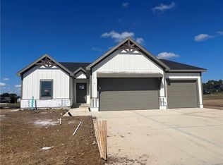 2631 SW Tracker Ln, Lees Summit, MO 64082