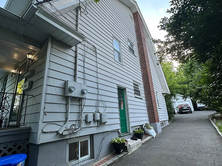Myrtle Ave — Photo 23