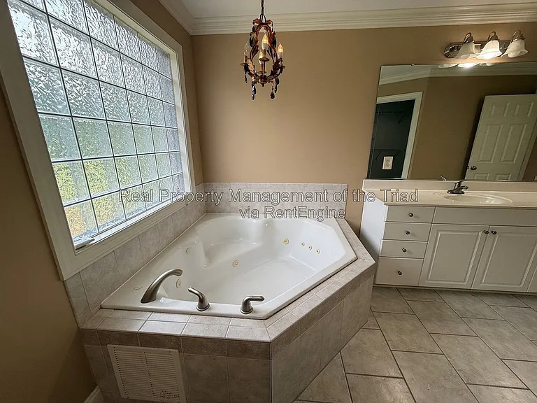 1016 Longhorn Ct — Photo 20