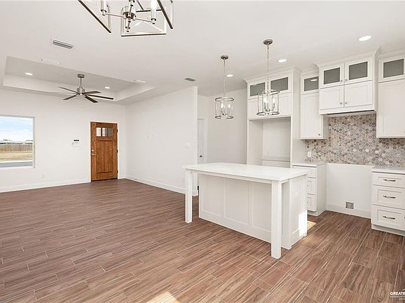 4th image of 2110 Trinity St