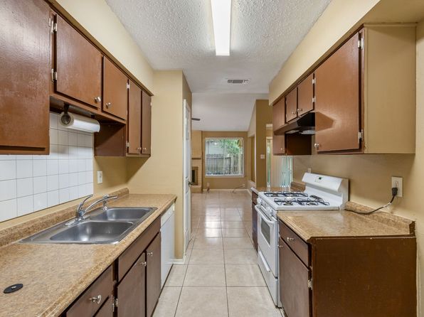 10722 Highland Woods Dr