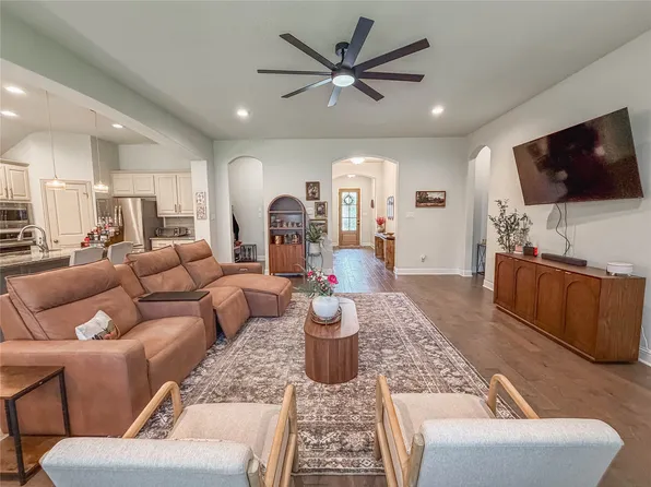 343 Abbott Ln, Waxahachie, TX 75165