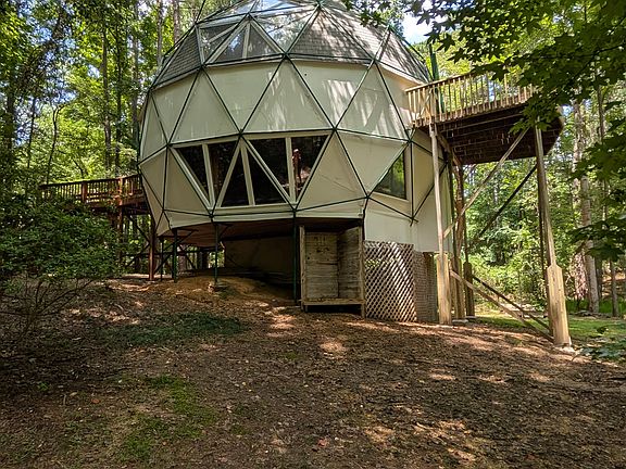 Side yard exterior view