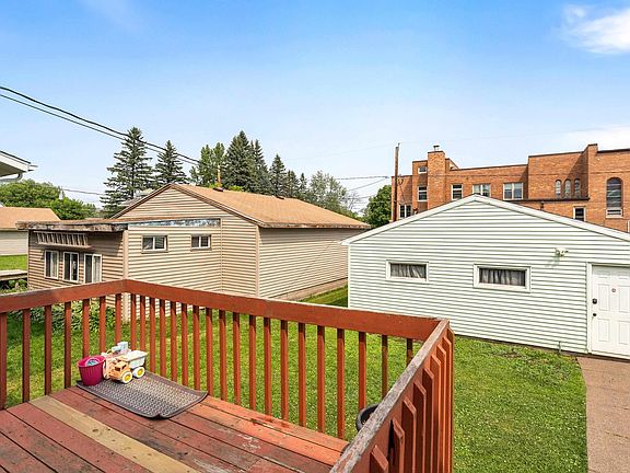 5th image of 122 S 60th Ave W