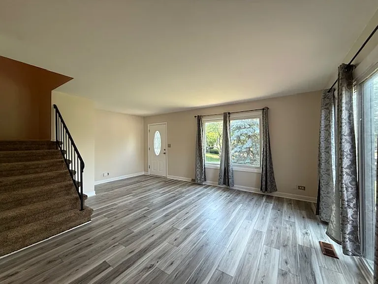 280 Paddock Cir — Photo 2