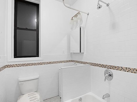 5th image of 570 Jefferson Ave APT 1