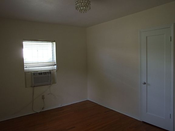 Bedroom w/in closet