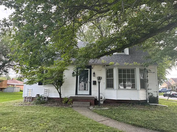 2504 Cawdor Rd, Oregon, OH 43616