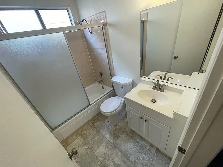 Kahlua Apartments — Photo 12