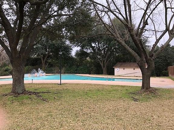 2nd image of 435 Valley Park Dr