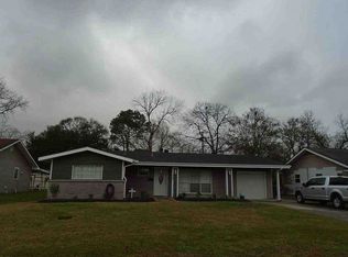 6589 Plaza St, Groves, TX 77619