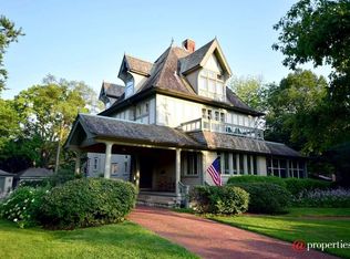 225 Longcommon Rd, Riverside, IL 60546