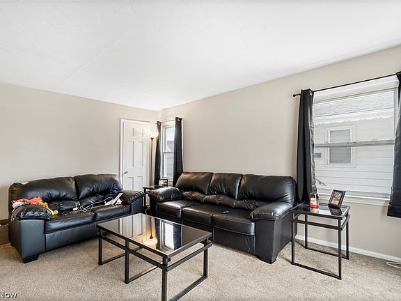 4th image of 23881 Hartland Dr