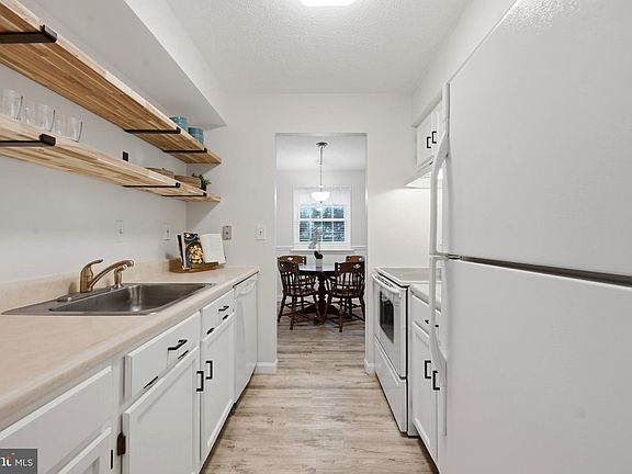 2nd image of 2905 Eagle Rd