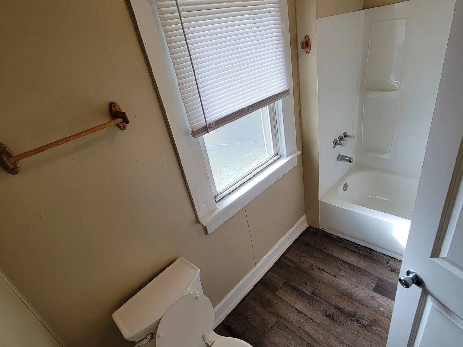Near Eastside 4BR House ready to LEASE! — Photo 2