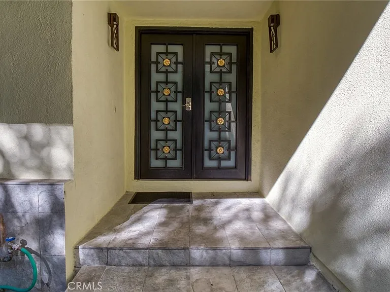 7796 Skyhill Dr — Photo 31