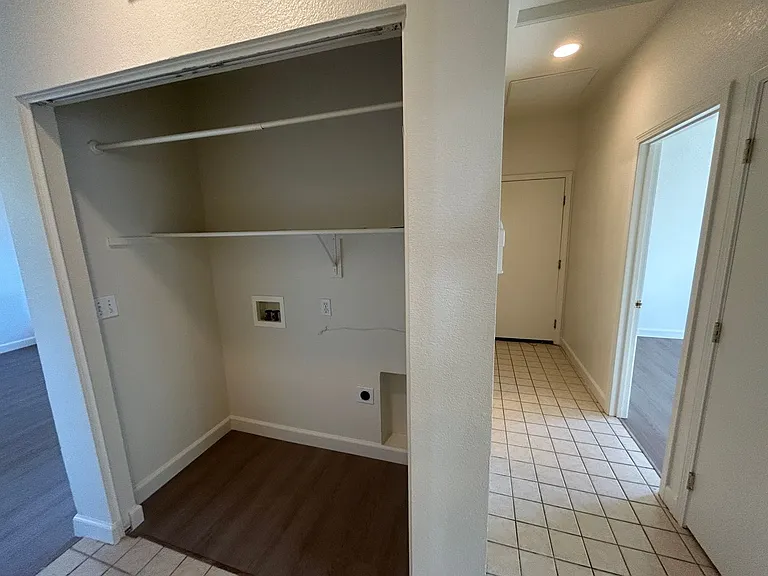 7920 Neyland Way — Photo 5