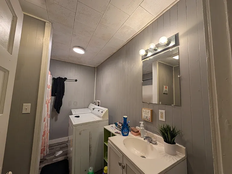 401 Elm St — Photo 5