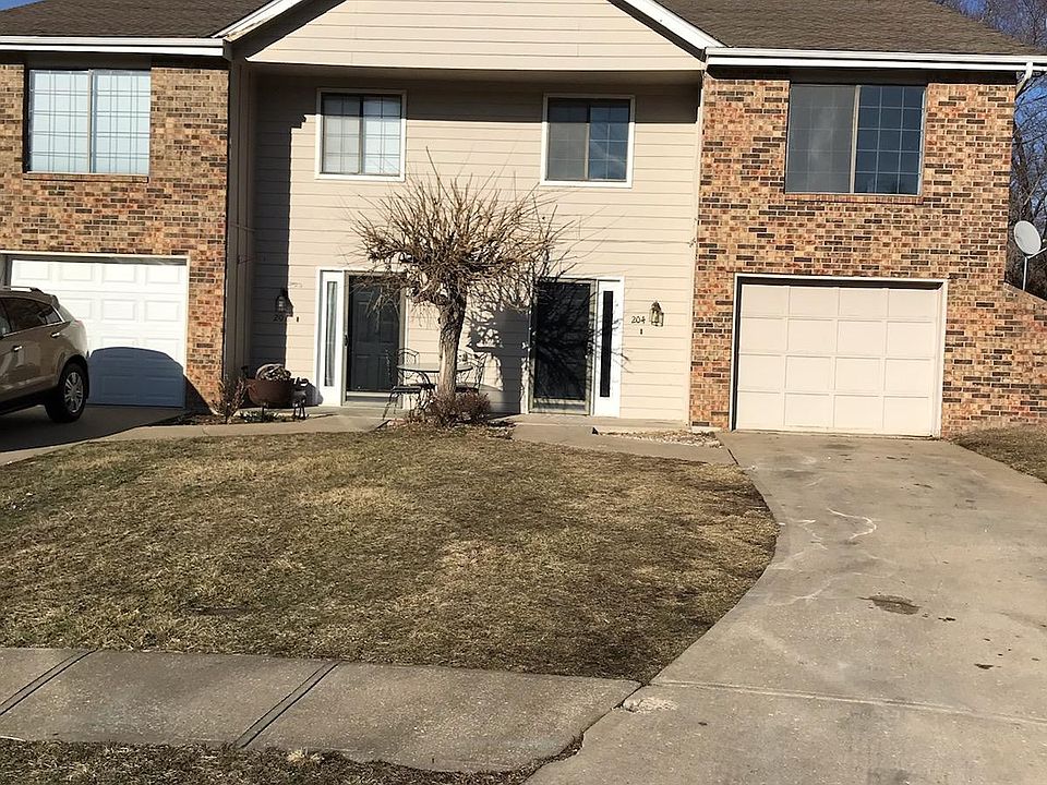 Completely remodeled 3 bedroom 1 full bathroom (3rd non-conforming basement bedroom / office).