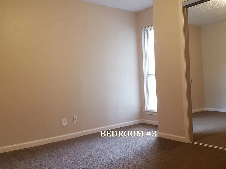 2804 E El Paso St — Photo 19