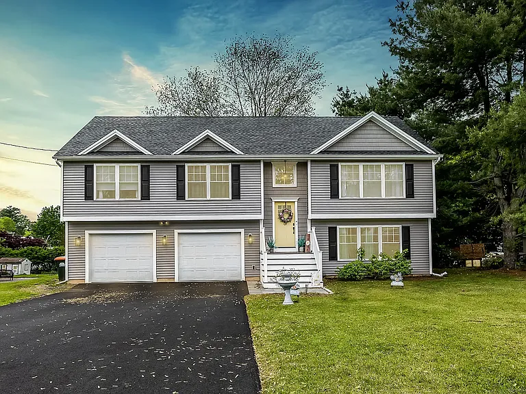 20 Jeffrey Ln — Photo 1