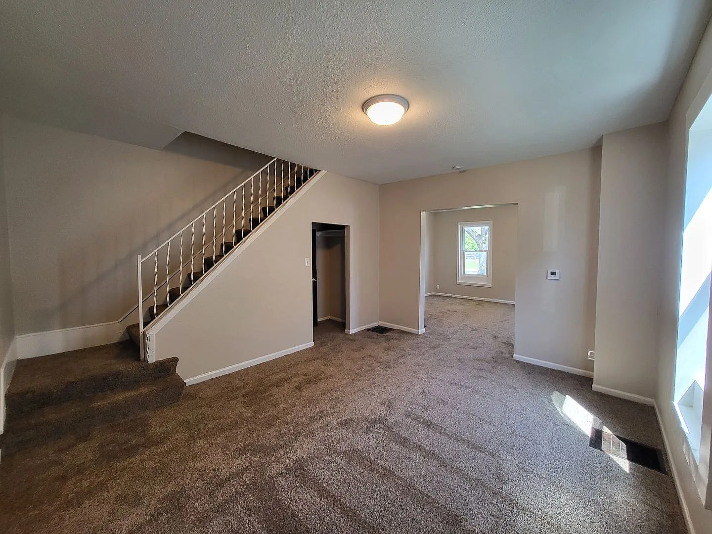 Affordable 3 Bedroom, 1 Bathroom Duplex with quick access to I-235 & downtown! — Photo 1