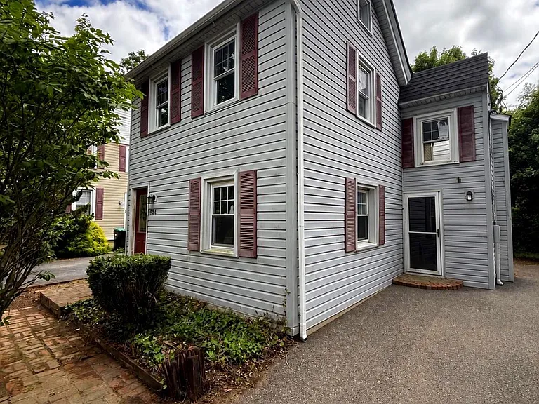 1094 Kings Hwy — Photo 2