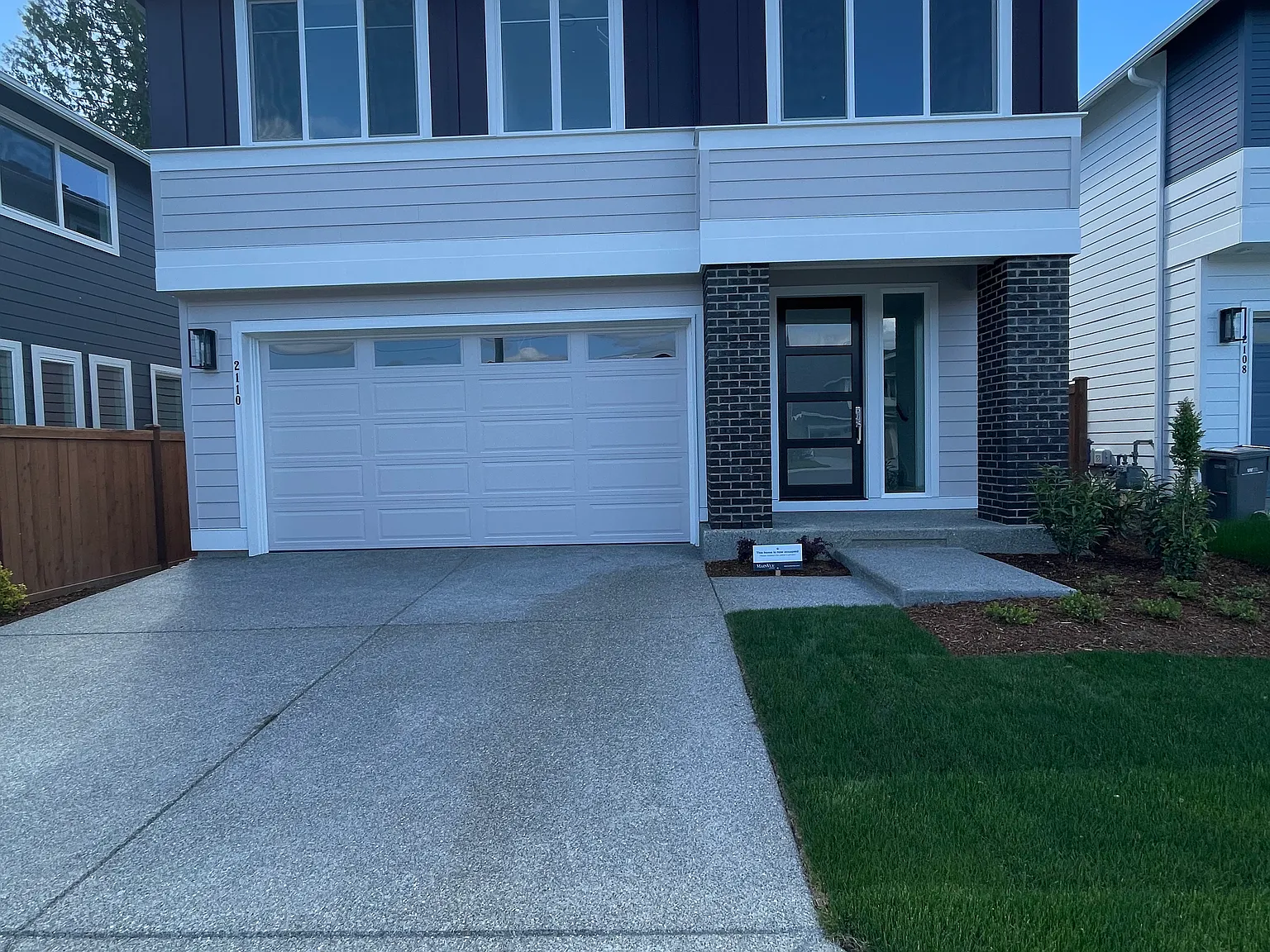 4 bed, 2.5 bath, 2480 sqft, $3,800 — Photo 2