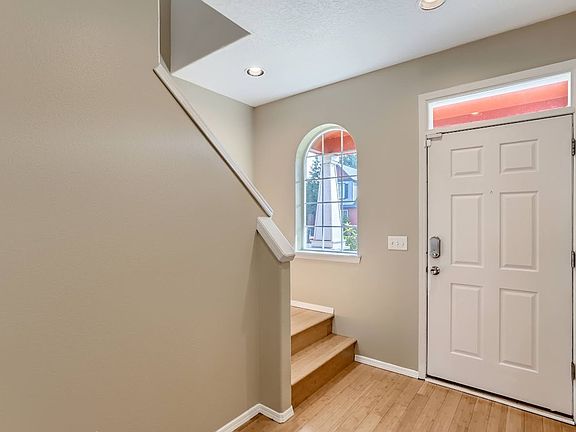 5th image of 903 SE Elina Ave