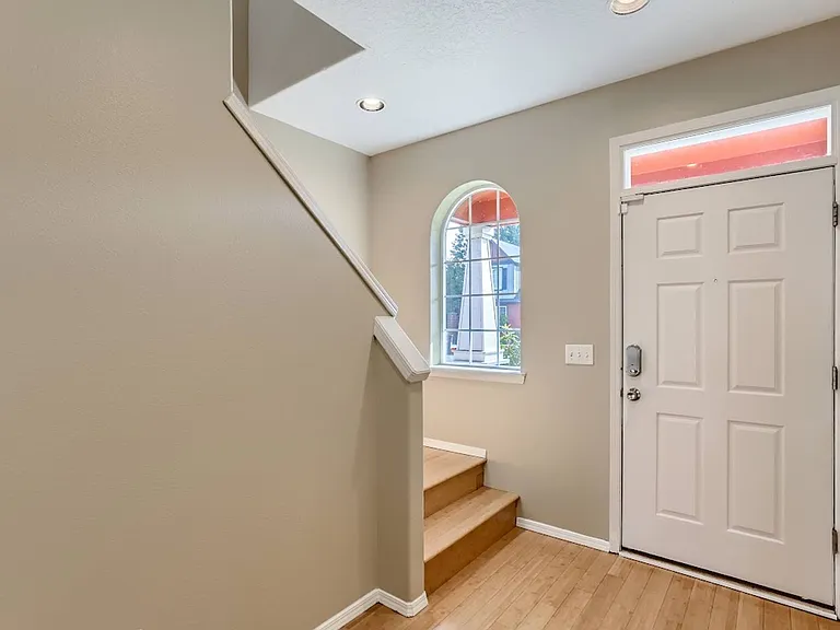903 SE Elina Ave — Photo 5