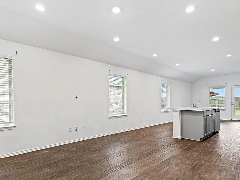 2326 Spruce Cliff Ln — Photo 8