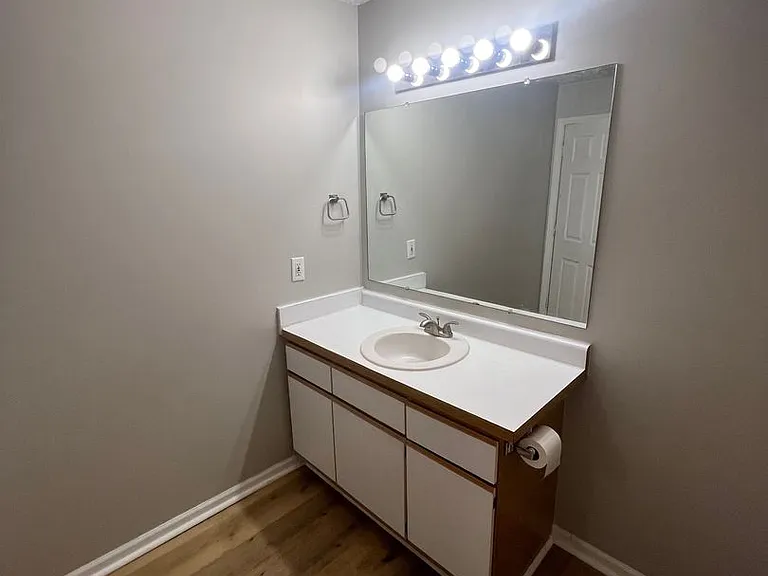 726 W Jefferson St — Photo 12