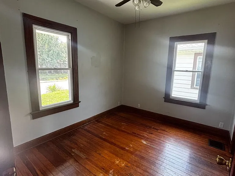 422 Wedeking Ave — Photo 7