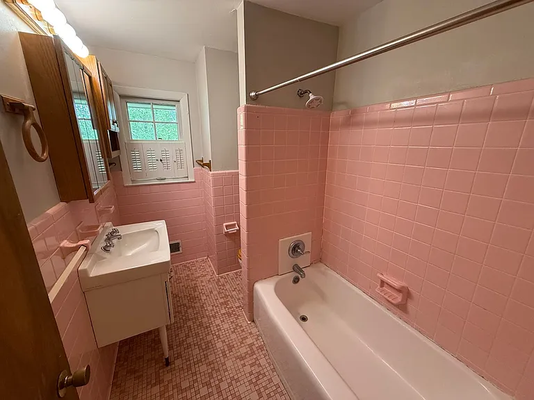 2703 Lakeridge Cir NW — Photo 8