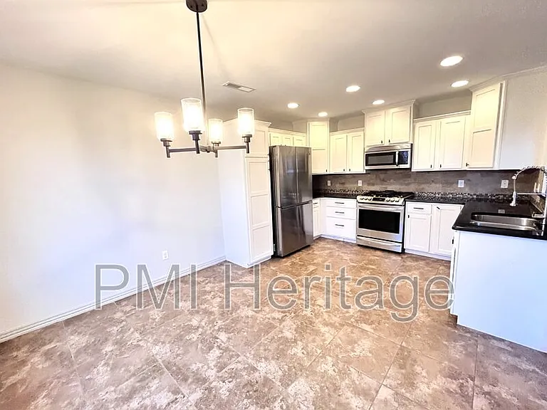 206 Peyton St — Photo 12