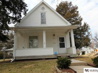 1102 S 52nd St, Omaha, NE 68106