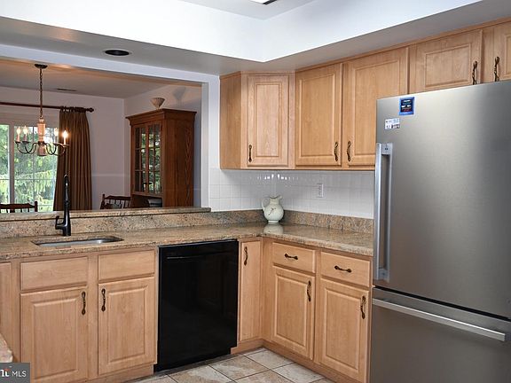 3rd image of 7201 Union Ct