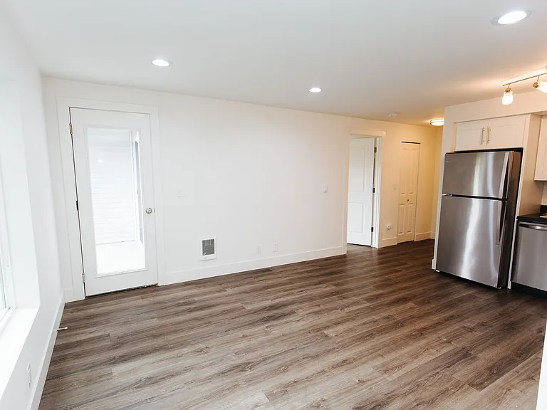 Maple Leaf Residences — Photo 6