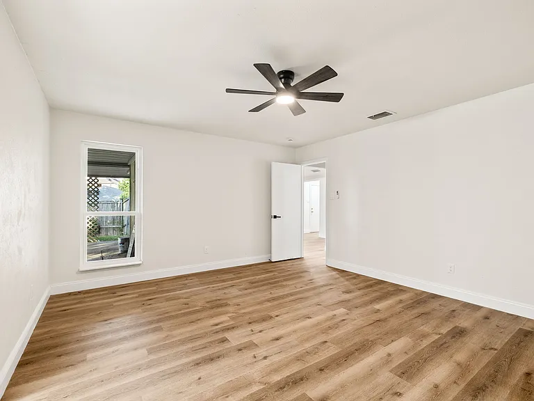 2043 Beverly Hills Ln — Photo 8
