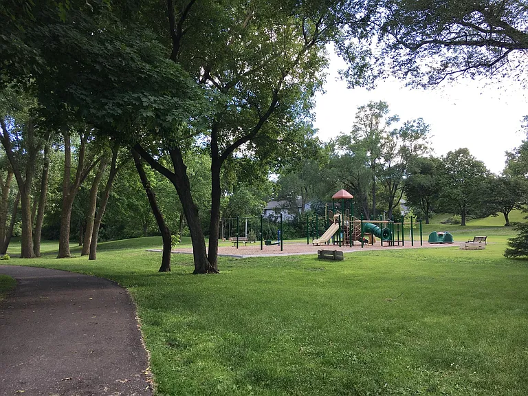 5 min walk to neighborhood parks