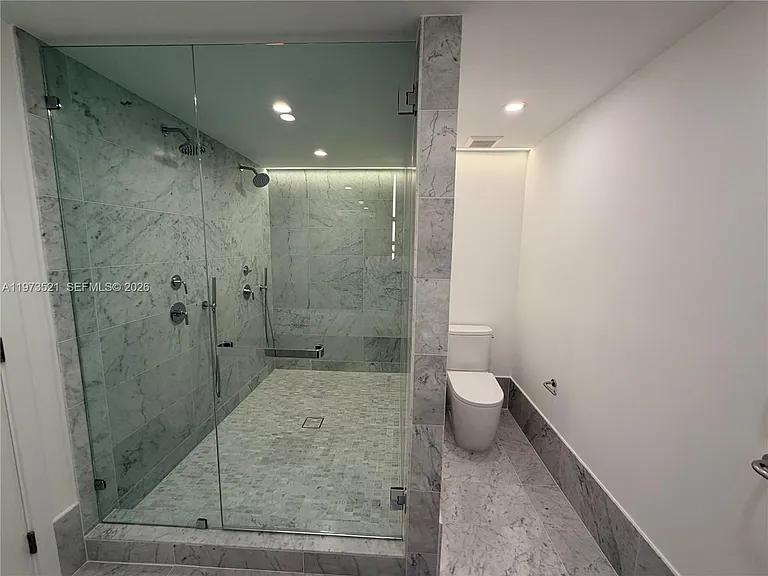 9201 E Bay Harbor Dr #303 — Photo 21