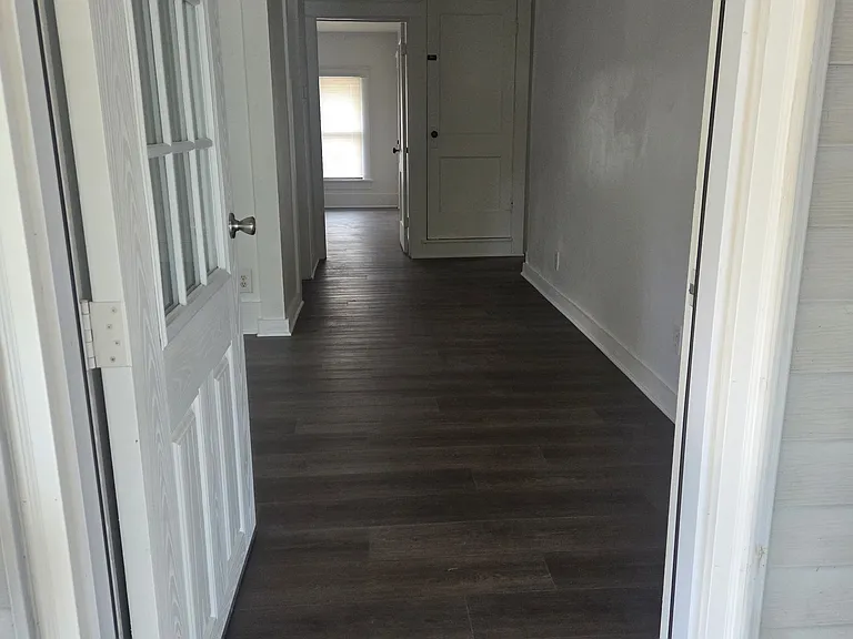708 N Lake St #B — Photo 2
