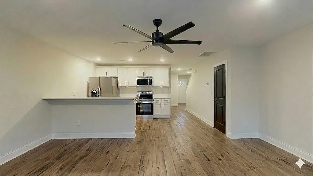 3 bed, 2.5 bath, 1335 sqft, $2,095 — Photo 3