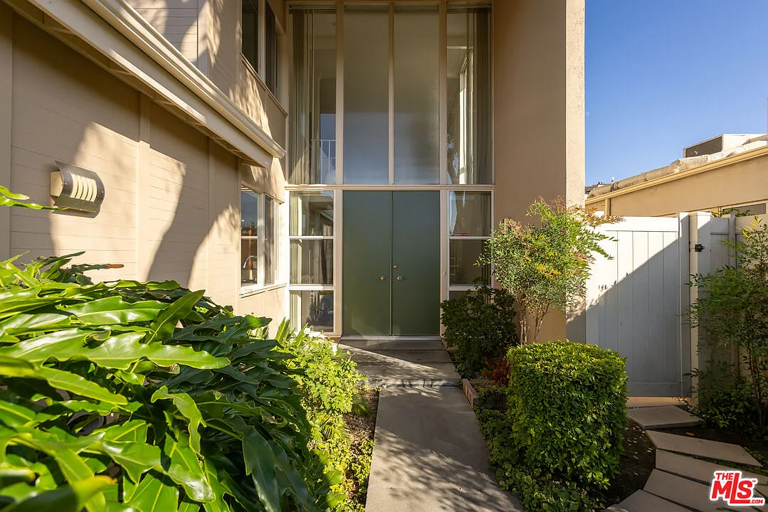 2 bed, 2.5 bath, 1186 sqft, $3,900 — Photo 4