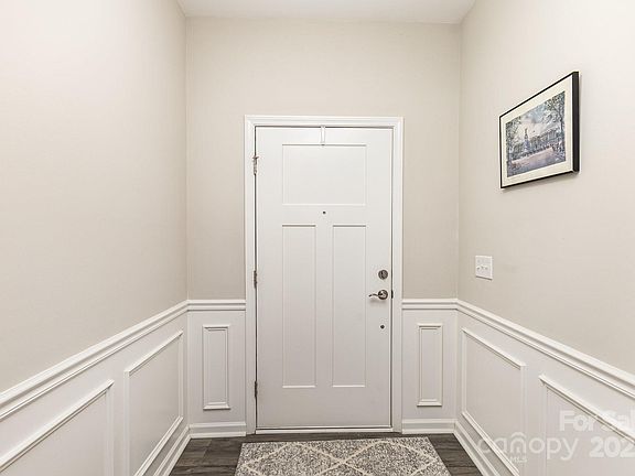4th image of 218 Canada Dr