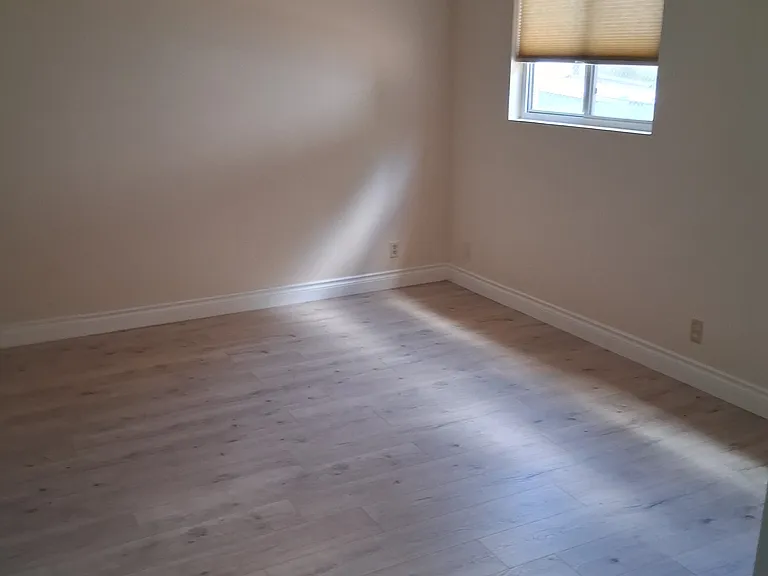 1811 Bluebonnet Ln — Photo 10