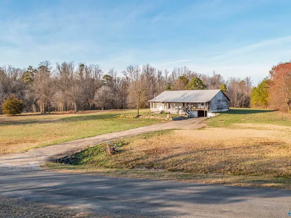 151 Lassetter Ln, Rainsville, AL 35986