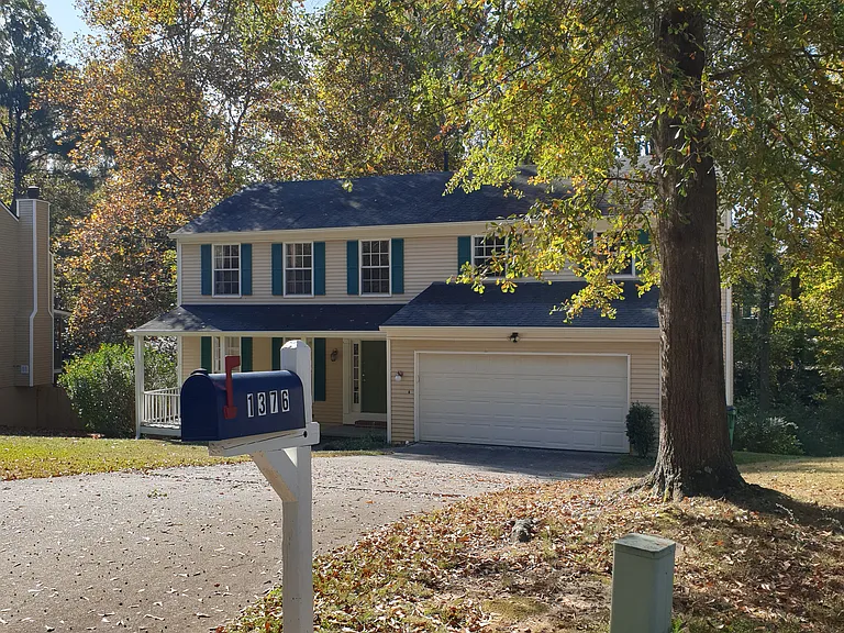 1376 Heritage Glen Dr — Photo 3